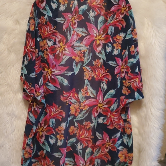 Beautiful Floral cardigan - Picture 4 of 4